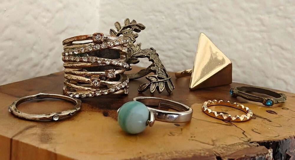 LOT - Assorted Fashion Rings - 7 Pieces. Size 6-10 Women's Fashion Jewelry